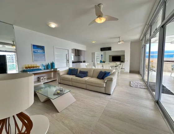 Imagem Cobertura Decorada com Vista para o Mar na Riviera Módulo 2