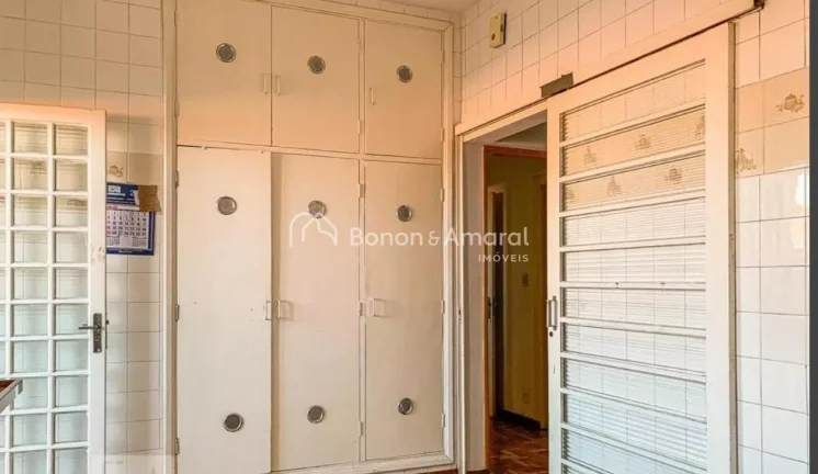 Imagem Casa grande e confotável à venda no tradicional e bem conceituado bairro Vila Nogueira, localizado...
