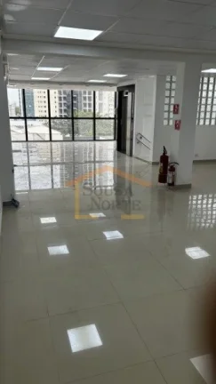 Imagem Prédio comercial com aproximadamente 670m², de construção recente e instalações modernas, dist...