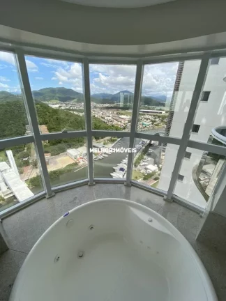 Imagem Apartamento Frente Mar à venda semi mobiliado com 4 suítes, no centro de Balneário Camboriú