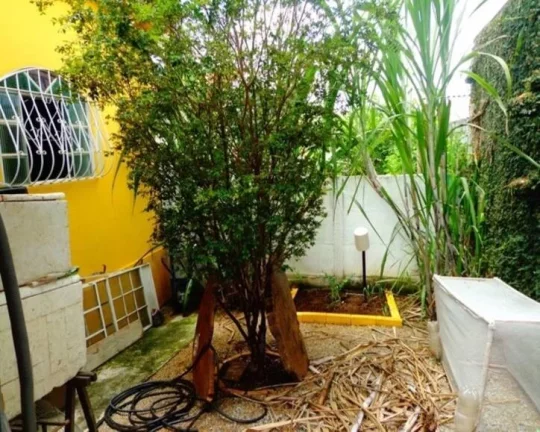Imagem LINDA CASA EM ÓTIMA LOCALIZAÇÃO, COM SALA, COZINHA, ÁREA DE SERVIÇO, BANHEIRO, 03 QUARTOS, ÁRE...