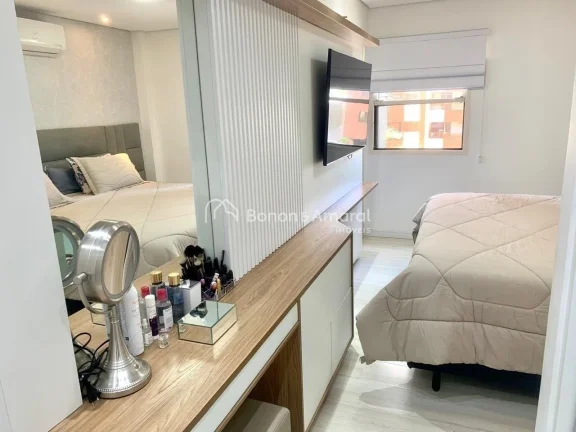 Imagem Este lindo apartamento de 110 m² foi totalmente reformado e decorado com excelente gosto, oferecend...