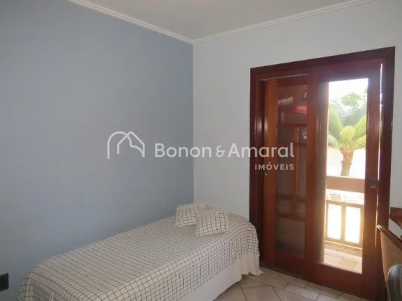 Imagem Linda residência em condomínio fechado de alto padrão, com ambientes amplos e aconchegantes. O im...