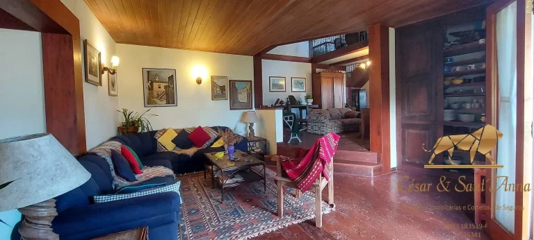 Imagem Casa com 730m², a venda, no Bairro Alto do Capivari em Campos do Jordão-SP