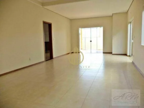 Imagem Sobrado com 3 suítes, escritório e piscina.
