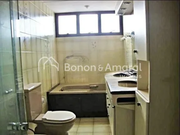 Imagem Viva com conforto e elegância neste amplo apartamento de 289m², ocupando andar inteiro, em uma das...