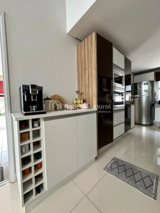 Imagem Belíssima Casa de Condomínio à Venda no Villa Lobos em Paulínia.

Casa com 3 suítes sendo uma d...