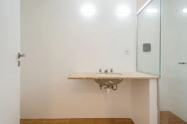 Imagem Apartamento Reformado 97M², 3Q, 1 Suíte, 2 Banheiros, 1 Vaga, Salão de Festas.