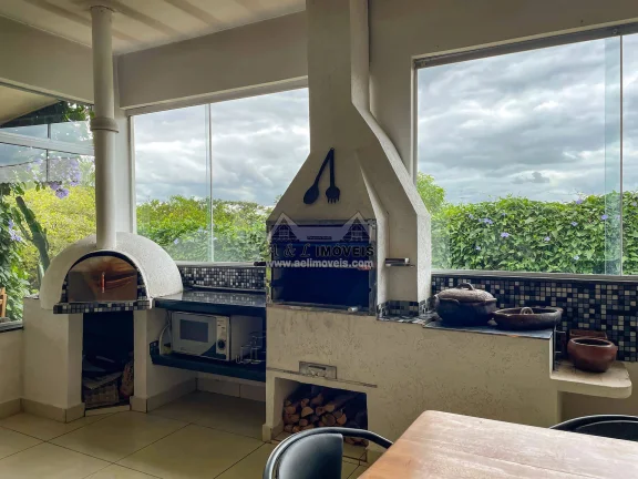 Imagem Casa em Condomínio Fechado em Taubaté — 3 Unidades, Gourmet e 2 Lareiras