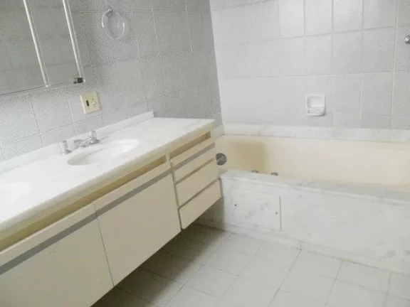 Imagem Praia de Pitangueiras, Altíssimo Padrão, Varanda Espetacular com Vista para o Mar, 2 Garagens, Lazer, 250 m² de área útil.