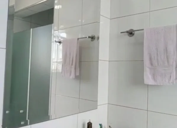 Imagem Excelente apartamento, bem ventilado, 1 dormitório com piso laminado, living para 2 ambientes, banh...