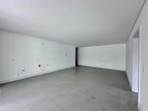 Imagem Apartamento exclusivo à beira-mar, localizado no prestigiado bairro João Paulo, em Florianópolis....