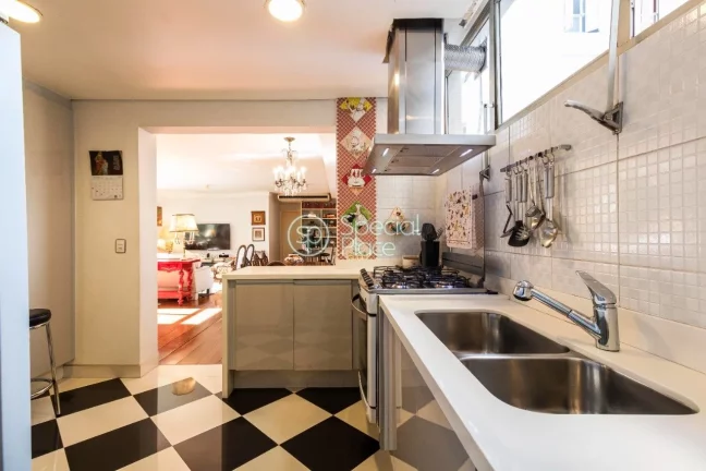 Imagem Apartamento reformado com 183m² à venda na melhor localização dos Jardins, com aparelhos de ar c...