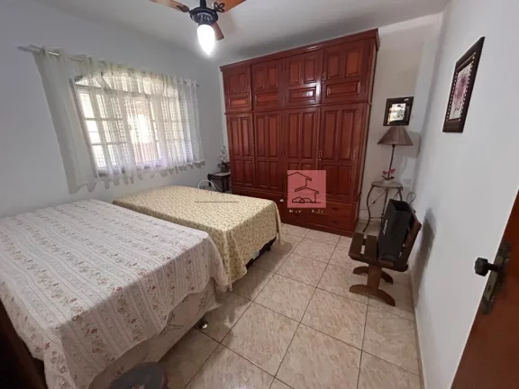 Imagem Casa ampla e conservada - 4 quartos/2 suítes.