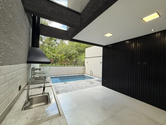 Imagem Casa á Venda no Nova Jaguarí com fundo para mata e piscina