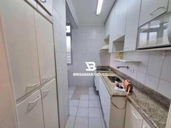 Imagem PITANGUEIRAS- UMA QUADRA DA PRAIA , TOTALMENTE REFORMADO, GARAGEM DEMARCADA NO PRÉDIO.