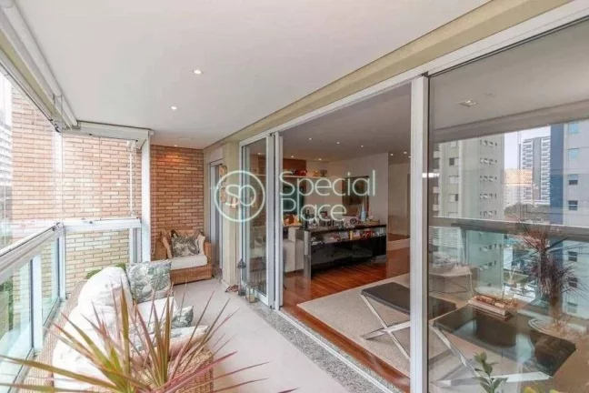 Imagem Excelente apartamento com 160m² no Brooklin!! Living amplo com varanda envidraçada, home theater, ...