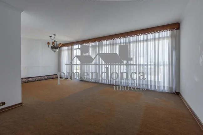 Imagem Apartamento em Higienópolis com 3 dormitórios (1 suíte) e 2 vagas, 240m²