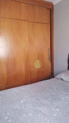 Imagem Casa em condomínio com 3 dormitórios para alugar, 180 m² por R$ 2.500/mês