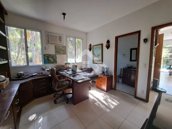 Imagem Casa Triplex Colonial - 4 suítes- 300m² - Vargem Grande