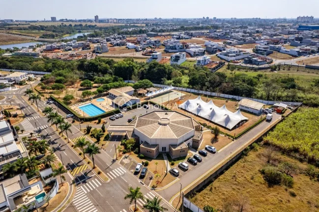 Imagem Oportunidade Imperdível! Sobrado Semiacabado à Venda no Condomínio Terras do Cancioneiro

Está p...