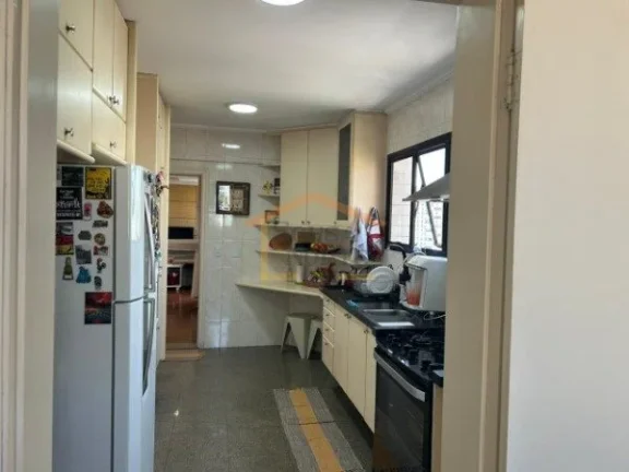 Imagem Apartamento à venda com 216 m² de área útil, distribuído em 3 dormitórios, sendo 3 suítes, pr...