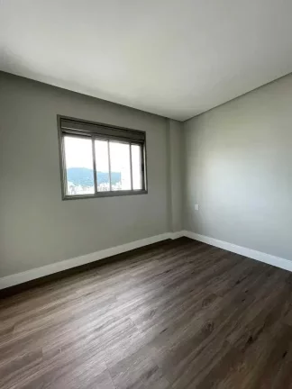Imagem Apartamento com 3 suítes e 2 vagas de garagem há 250m2 do mar no Centro de Balneário Camboriú