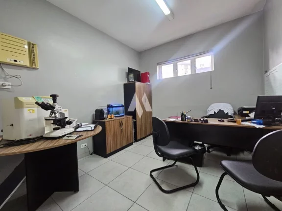 Imagem Venha conhecer este Sobrado Reformado, 3 dormitórios , 3 banheiros, uma Vaga de Garagem localizado no querido Bairro do Embaré!