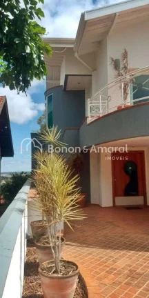 Imagem Sobrado, projeto em Y, 4 quartos, 3 suítes. No térreo: sala de estar com lareira, sala de jantar, ...