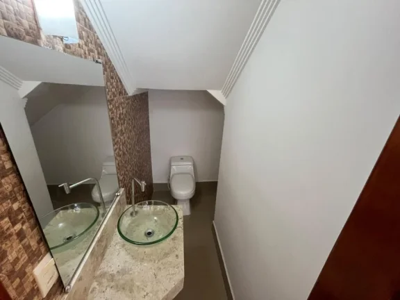 Imagem Espaçosa Casa Sobrado 3 Quartos na Guilhermina, Praia Grande