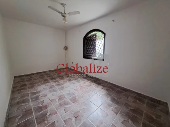 Imagem Casa à venda com 154m², 2 quartos, quintal, vaga para 3 carros por R$645.000,00 no Marapé em Santos