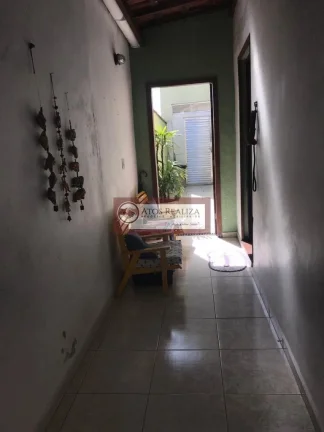 Imagem Vendo super oportunidade na vila inglesa, região do Jardim Alzira. Sobrado de 116m2, com 3 Dormitorios, sendo 1 Suíte, todos com Armários, quatro de empregada, 2 vagas de garagem com luz automática, portão automático, corredor lateral, 2 Caixa d'água de 5