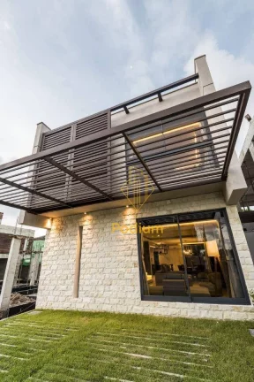 Casa de 1º andar em condomínio fechado com área de lazer completa em Intermares - CA0011