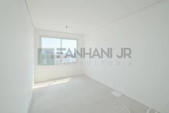 Imagem More no bairro mais valorizado de São Paulo, Vila Nova Conceição, em uma cobertura duplex que é uma verdadeira obra de arte. Com 4 quartos e 5 banheir