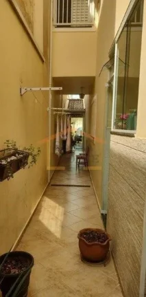 Imagem Sobrado lindo e totalmente reformado por dentro, com acabamento moderno e cheio de armários planeja...