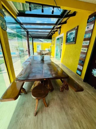 Imagem Casa com 3 dormitórios sendo 1 suíte e 5 vagas de garagem no bairro Parque Guarani em Joinville SC