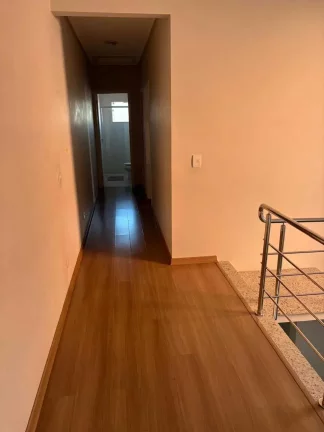 Imagem Sobrado com 3 dormitórios sendo 1 suíte e 2 vagas - Iririú | Joinville/SC