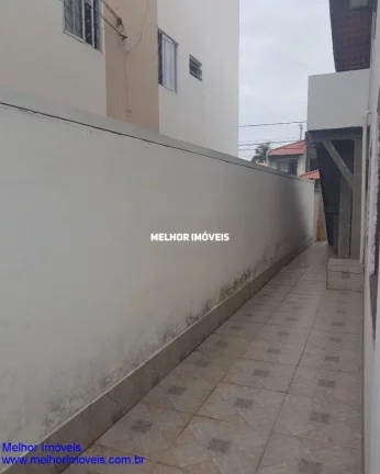 Imagem Casa à Venda com 05 Dormitórios sendo 01 Suíte, com Churrasqueira a Carvão, com Ampla Varanda, localizada no Centro em Balneário Camboriú.