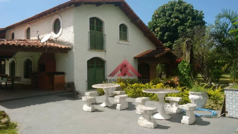 Imagem Casa com 6 dormitórios à venda, 300 m² por R$ 900.000,00 - Vila Capri - Araruama/RJ