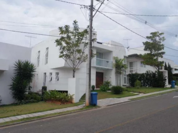 A 5ª Avenida Imóveis selecionou essa charmosa casa em Alphaville Salvador I, 4 suítes com 596m² de área construída: por R$4.990.000,00