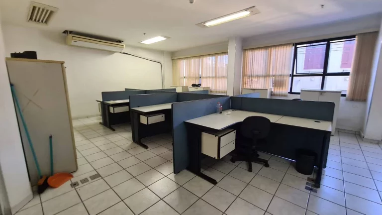Imagem Oportunidade ## Sala comercial ao lado da bolsa do café ,venda e locação!!