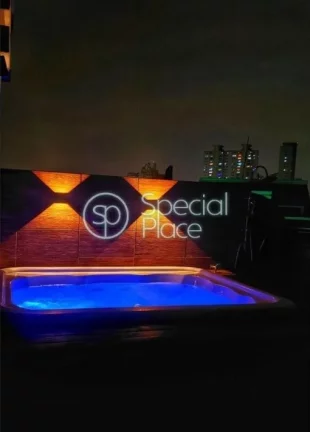 Imagem Cobertura impecável ao lado do Horto. São 210m² de área privativa, 3 dormitórios ( 2 suítes) e...