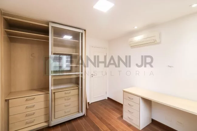 Imagem Apartamento de luxo para locação no Itaim Bibi, São Paulo-SP: 3 quartos, 3 suítes, 3 salas, 4 banheiros, 3 vagas e 172m².