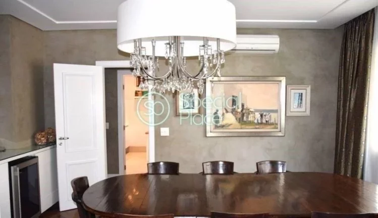 Imagem Excelente apartamento com 250m², reformado, espaços generosos, com terraço e excelente localizaç...