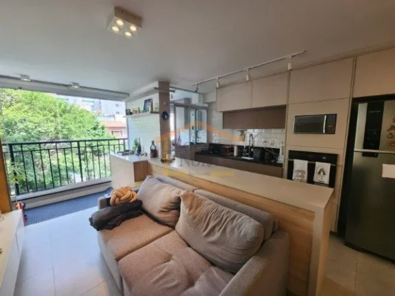 Imagem Apartamento reformado, 2 dormitórios sendo 1 suite, sala 2 ambientes ampliada, sacada, area de serv...