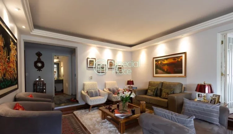 Imagem Espaçoso apartamento à venda com 4 quartos, sendo 4 suítes, e 6 banheiros no total, 2 quartos de ...