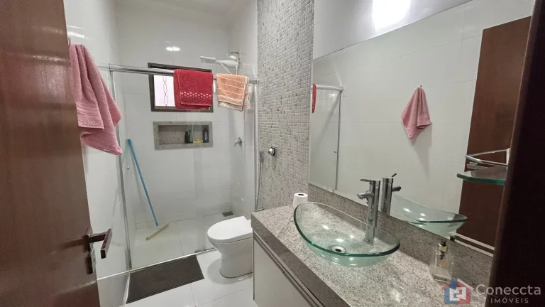 Imagem Casa de Alto Padrão à Venda no Jardim Califórnia – 3 Quartos, Suíte e Espaço Gourmet – Patos de Minas