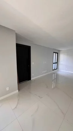 Imagem Sobrado Triplex com 4 suítes e 2 vagas de garagem em Camboriú