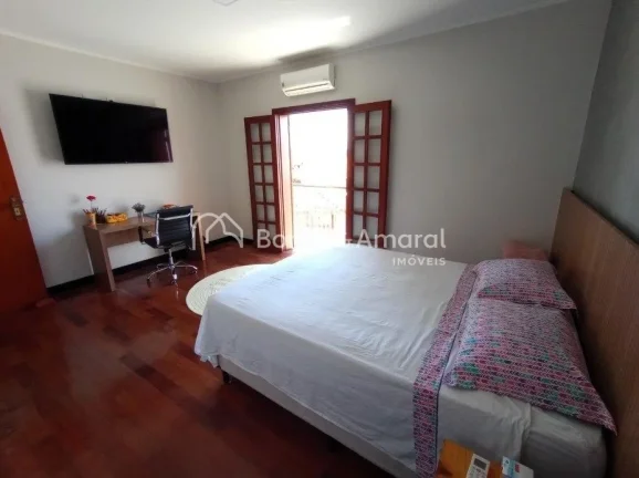 Imagem Essa casa estilo sobrado, localizada no bairro Vila Brandina! Com uma localização privilegiada, pr...