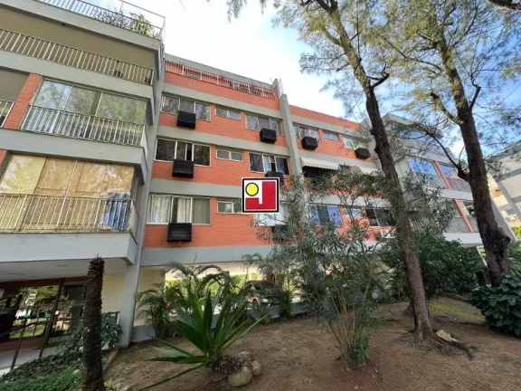 Imagem Vendo 3Q Jardim Europa, em frente ao BarraShopping, dependências, 2 vagas, churrasqueira, quadra poli, campo de futebol e volei de praia, pier, balsa